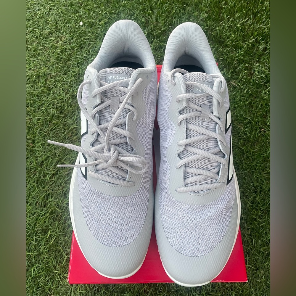 NWT New Balance Grey/White Turf Trailer Sz(6 1/2/mens/8women’s)